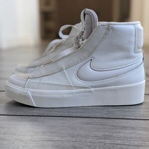 NIKE Blazer Mid Victory